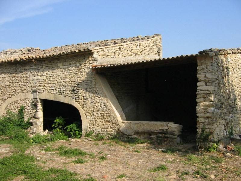 Mas à restaurer à vendre à Gordes avec une belle vue vers le LUBERON et les MONTS DE VAUCLUSE