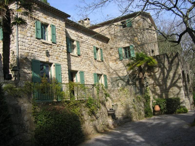Demeure de caractère à vendre à Les Vans avec jardin arboré et piscine