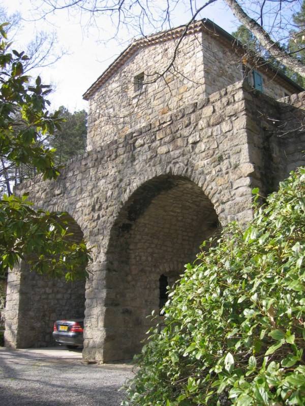 Demeure de caractère à vendre à Les Vans avec jardin arboré et piscine