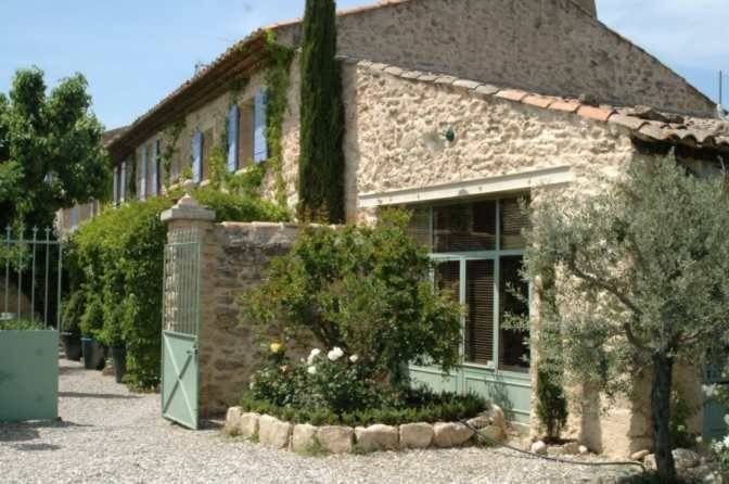 Mas restauré à vendre à l'Isle sur la Sorgue avec des chambres d’hôtes