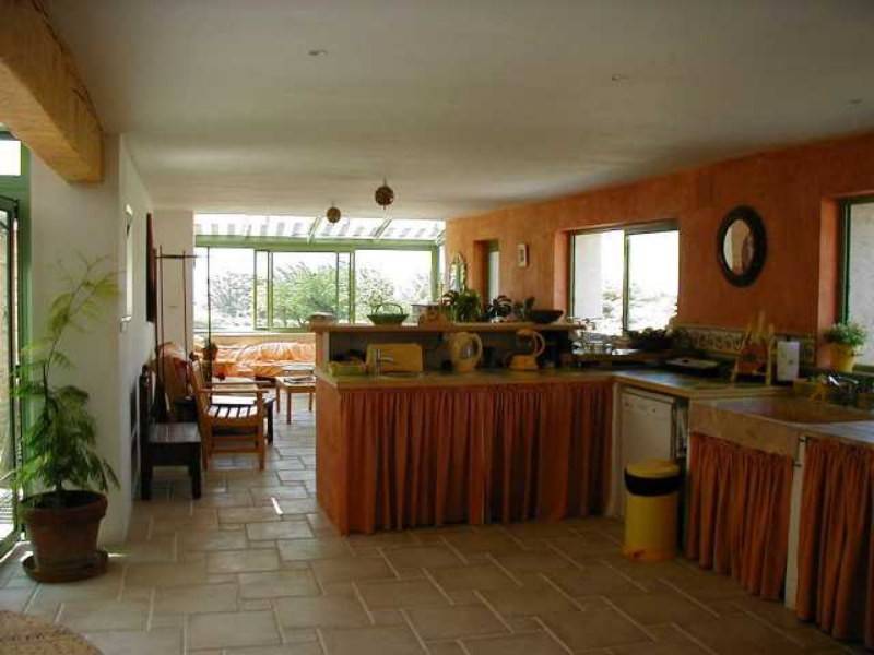 Mas en pierre datant du 18ème à vendre à Lourmarin avec 8 hectares de terres