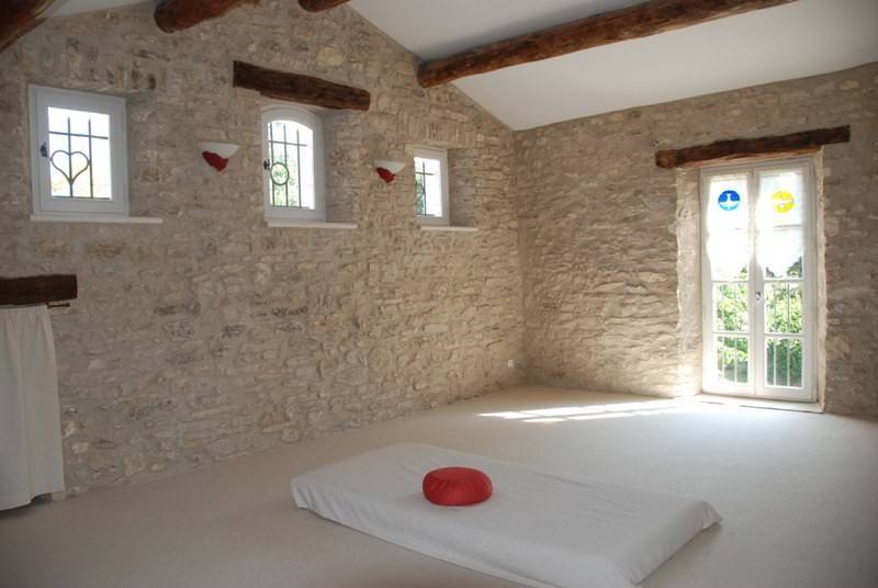 Mas datant du 18ème à vendre à Ménerbes au calme, avec une vue dégagée