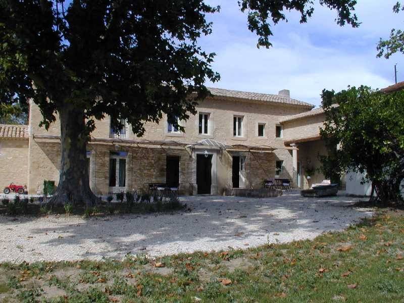 Mas en Pierre restauré à vendre à Taillades dans le Luberon avec 2 gîtes