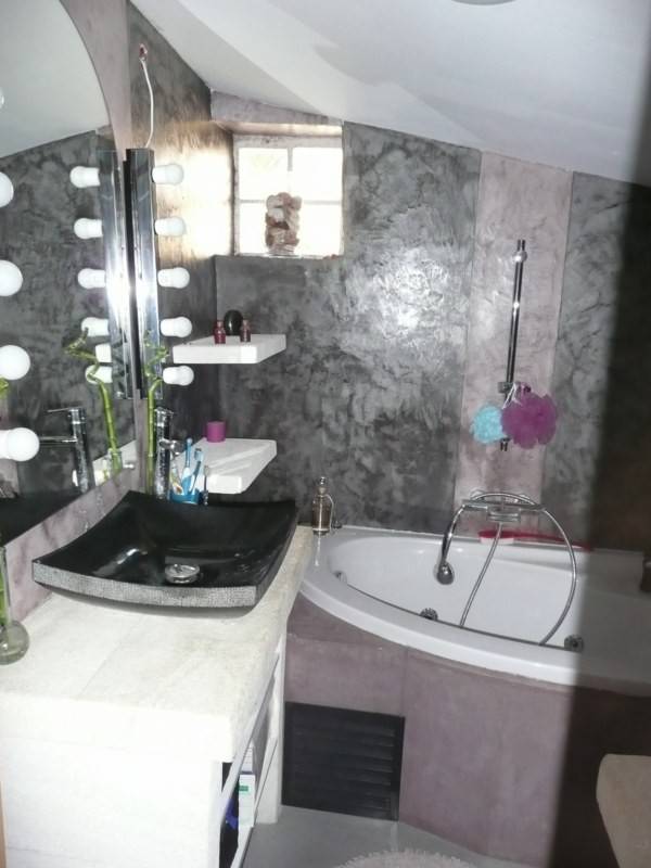 Maison de Village en Pierre à vendre à Oppède avec un jardin