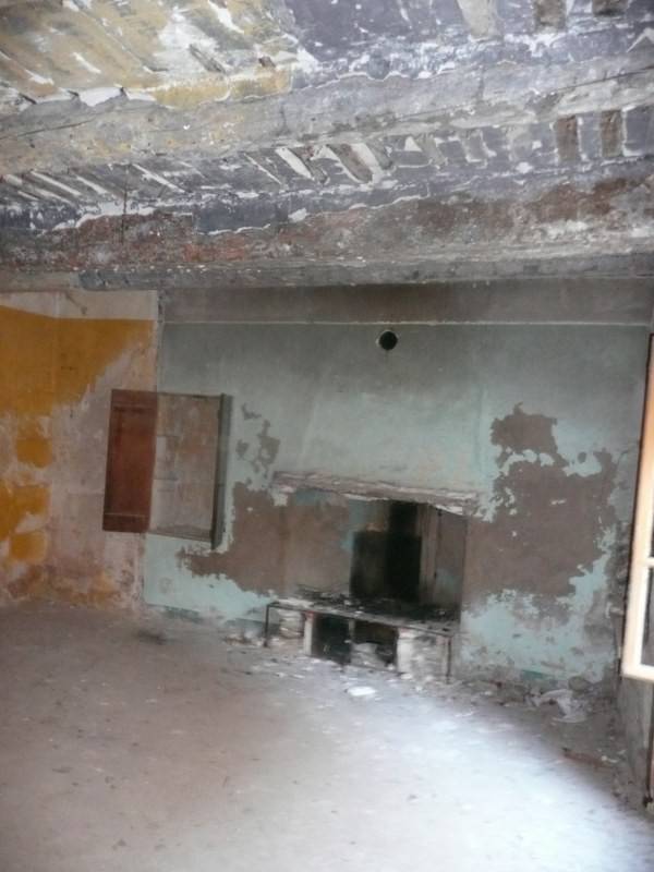 Maison de Hameau 18ème à restaurer à vendre à Oppede au coeur du Luberon