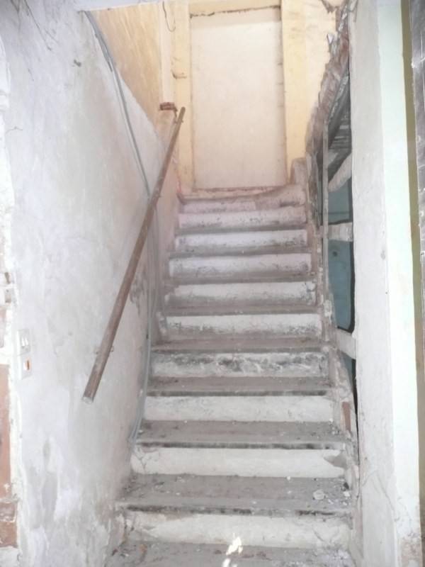 Maison de Hameau 18ème à restaurer à vendre à Oppede au coeur du Luberon