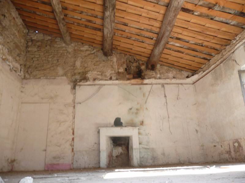 Maison de Hameau 18ème à restaurer à vendre à Oppede au coeur du Luberon