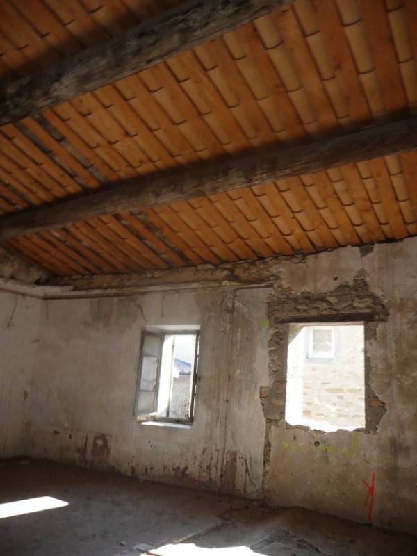 Maison de Hameau 18ème à restaurer à vendre à Oppede au coeur du Luberon