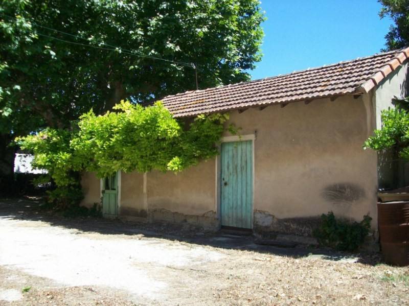 Mas  à restaurer à vendre dans les Alpilles avec un verger planté de pommiers