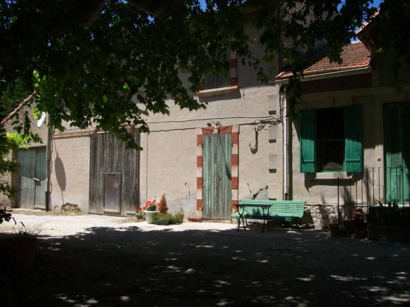 Mas  à restaurer à vendre dans les Alpilles avec un verger planté de pommiers