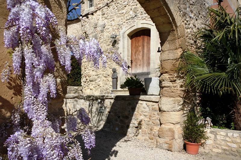 Château à vendre dans le Parc du Luberon avec 4 hectares de terres