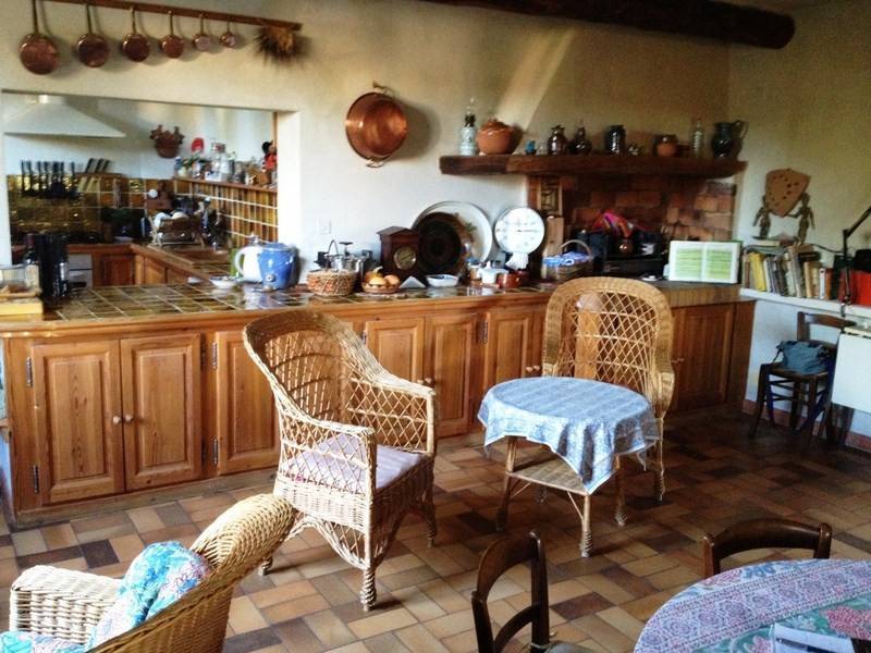 Maison de Village à vendre à Maubec, ancienne magnanerie restaurée avec un jardin