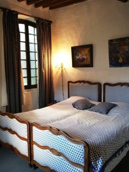 Demeure de Village à vendre à Oppède le Vieux restaurée avec cour intérieure jardin