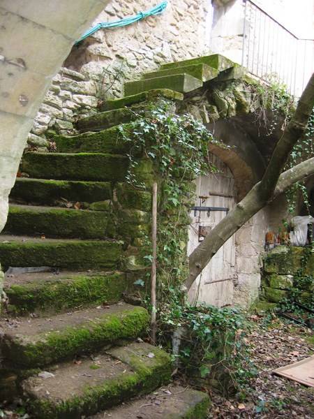 Maison de Village à restaurer à vendre à Menerbes avec cour intérieure et jardin