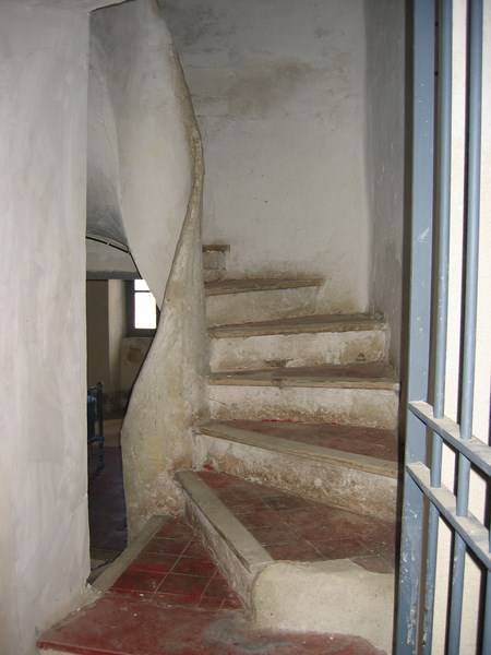 Maison de Village à restaurer à vendre à Menerbes avec cour intérieure et jardin