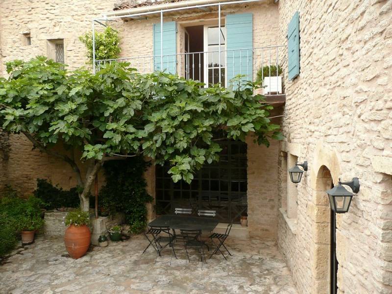 Maison de Village à vendre à Goult avec cour intérieure jardin et vue