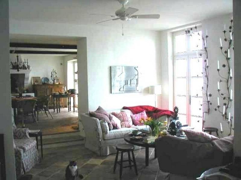 Maison de Village à vendre à Menerbes, restaurée avec terrasse, jardin et belle vue sur le Mont Ventoux
