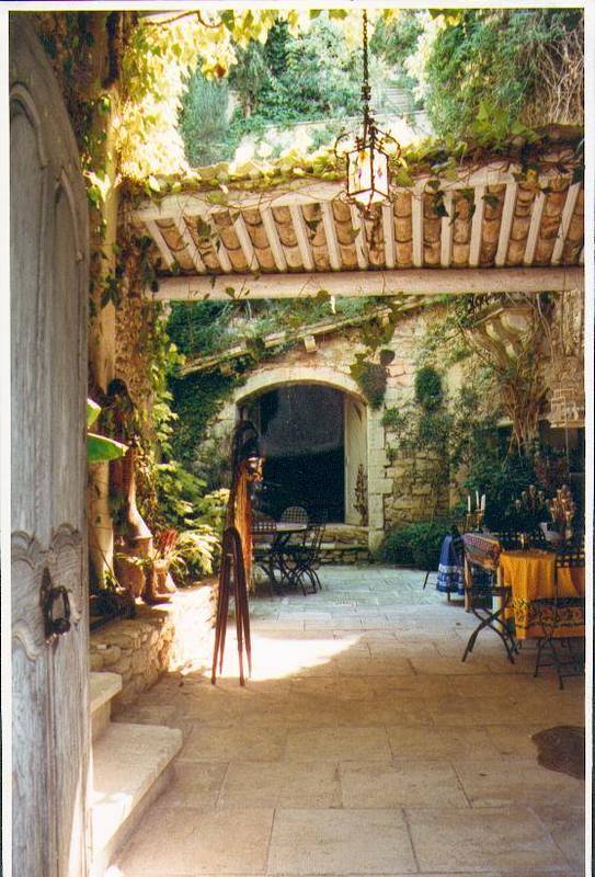Maison de Village  à vendre à Menerbes avec jardin et piscine en terrasse.
