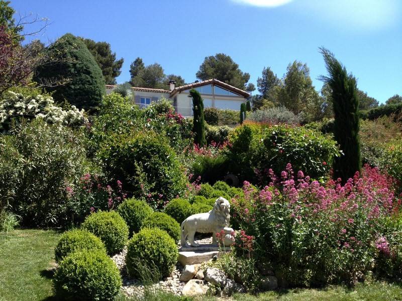 Villa  Lourmarin à 10 minutes Luberon sud entre Avignon et Aix en Provence Position dominante superbe vue