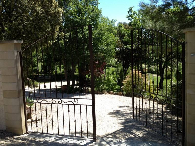 Villa  Lourmarin à 10 minutes Luberon sud entre Avignon et Aix en Provence Position dominante superbe vue