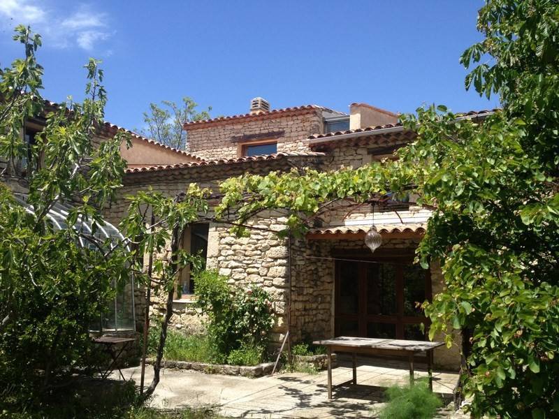 Maison de Hameau datant du18ème à vendre à Viens dans le Luberon avec jardin privatif et piscine