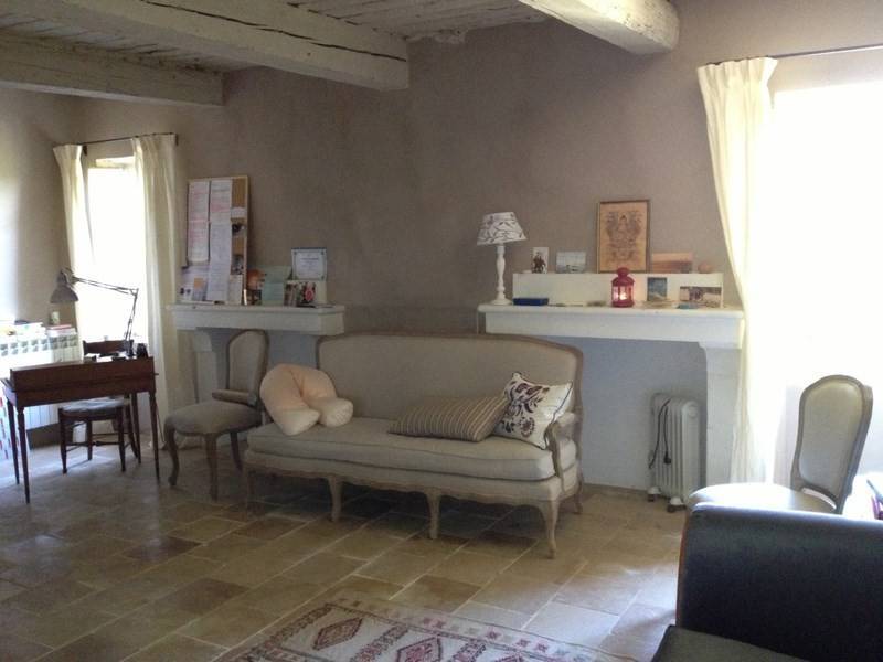 Demeure de Village  à vendre à Robion entièrement restaurée avec jardin et piscine