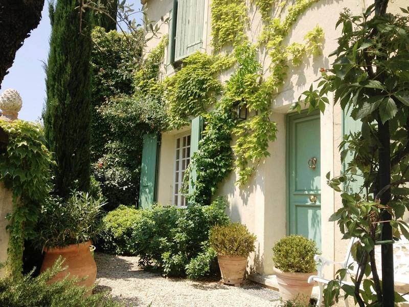 Demeure de Village à vendre à Entrechaux près de Vaison la Romaine avec jardin, piscine et belle vue sur le Mont Ventoux