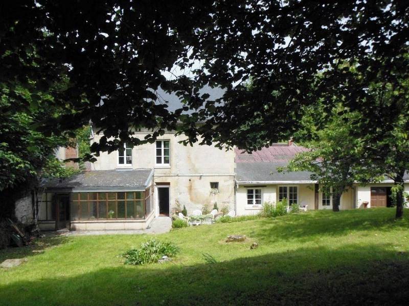 Maison de Village en Pierre à vendre à Chantilly avec jardin et boxes à chevaux