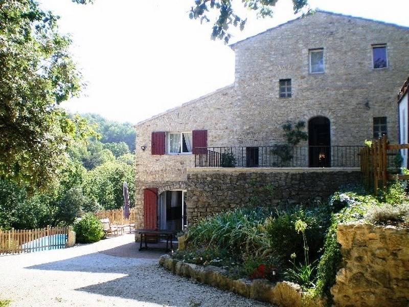 Maison en Pierre à vendre à Apt avec jardin, piscine et 2 gîtes
