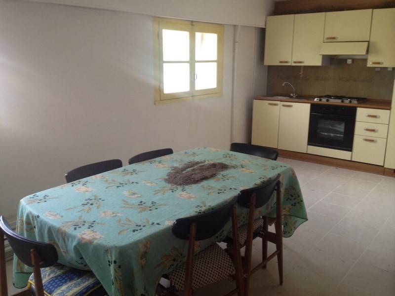 Maison en Pierre  à vendre à Sault dans le village avec un  jardin