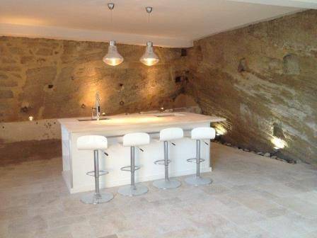 Maison de Village de caractère à vendre à Menerbes entièrement restaurée avec une superbe vue