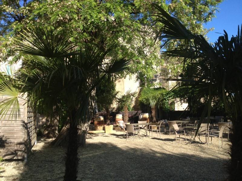 Menerbes bar restaurant à la vente