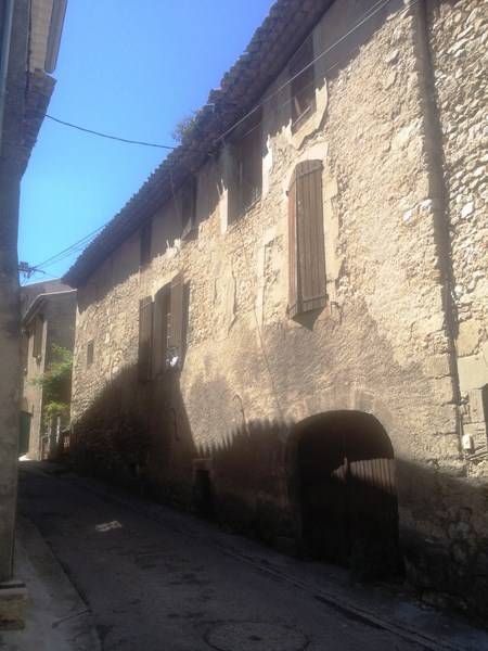 A rénover maison de village à vendre dans le centre de Cereste